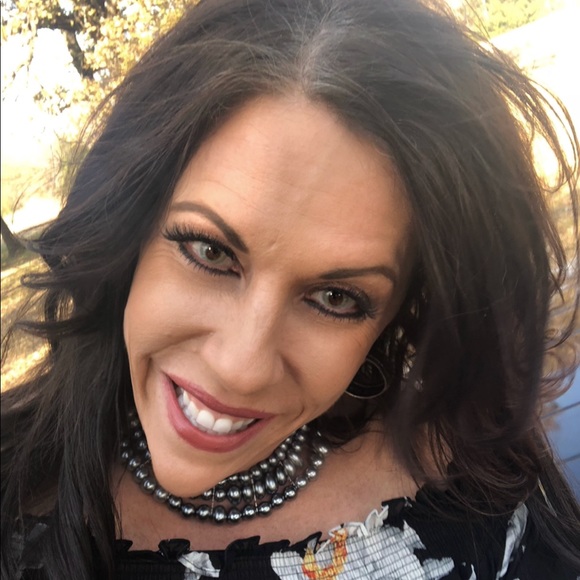 Meet your Posher, Kara - Picture 2 of 2